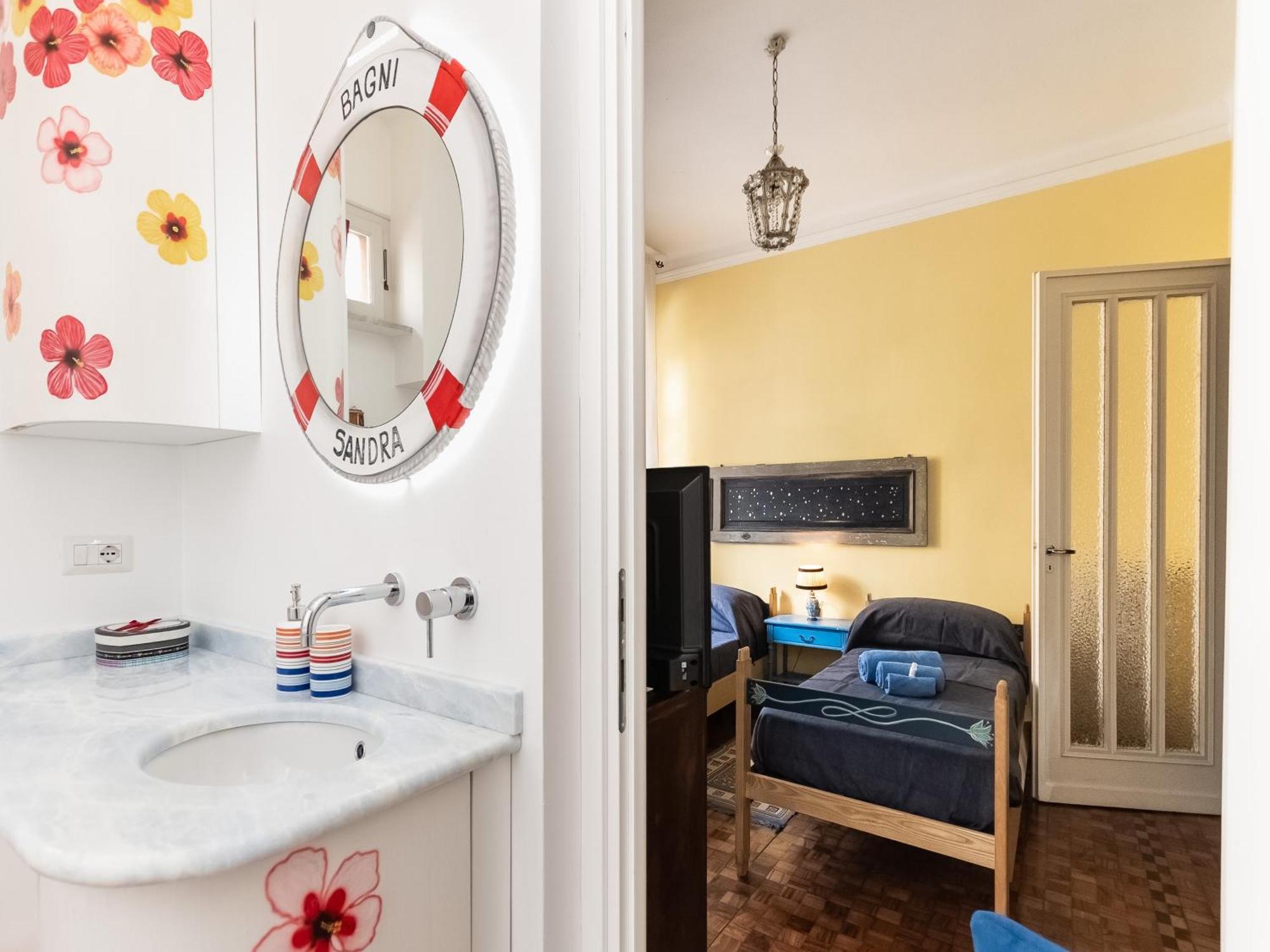 100mq Deluxe - Walk To - Private Parking Sanremo