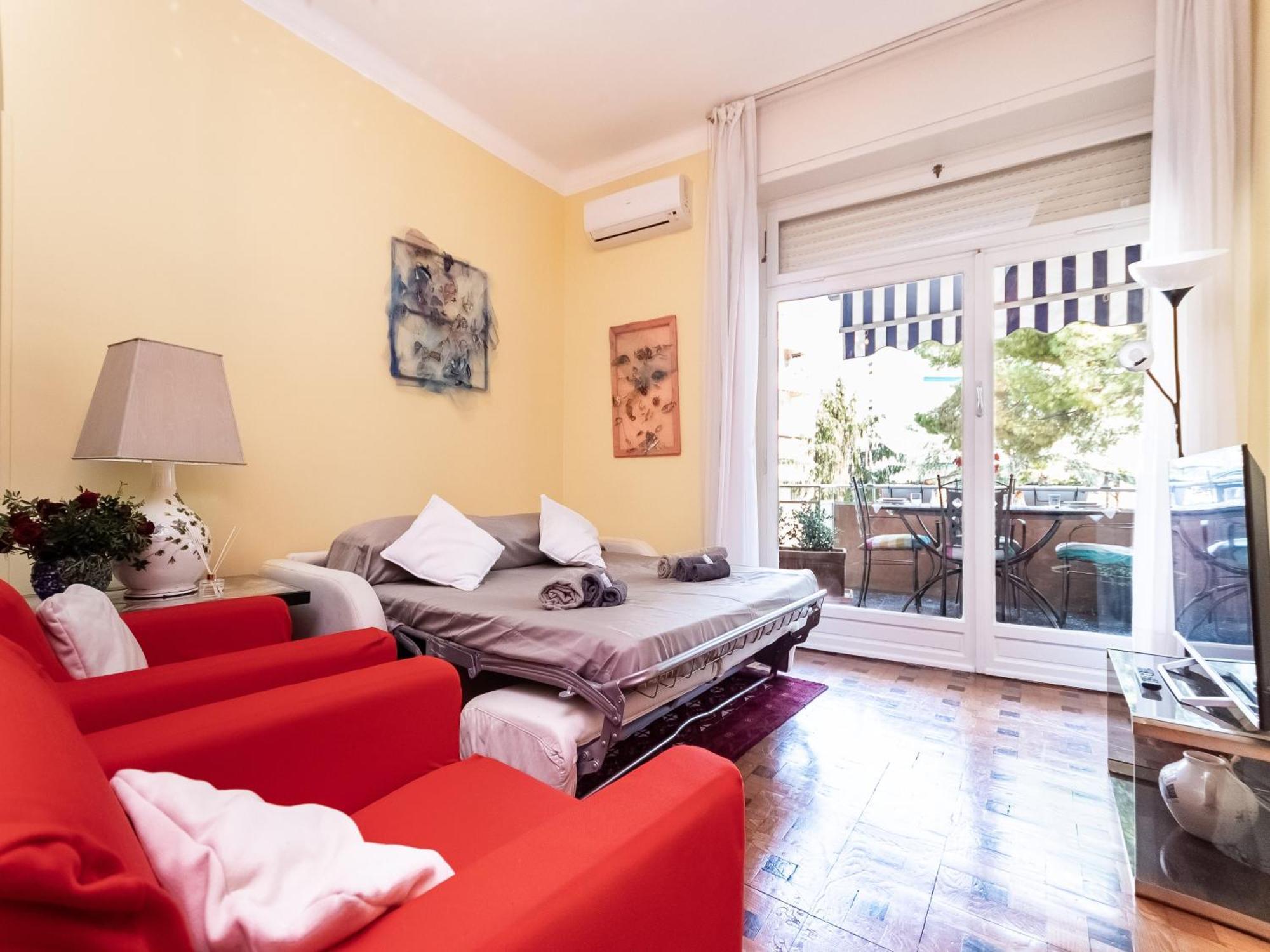 100mq Deluxe - Walk To - Private Parking *
