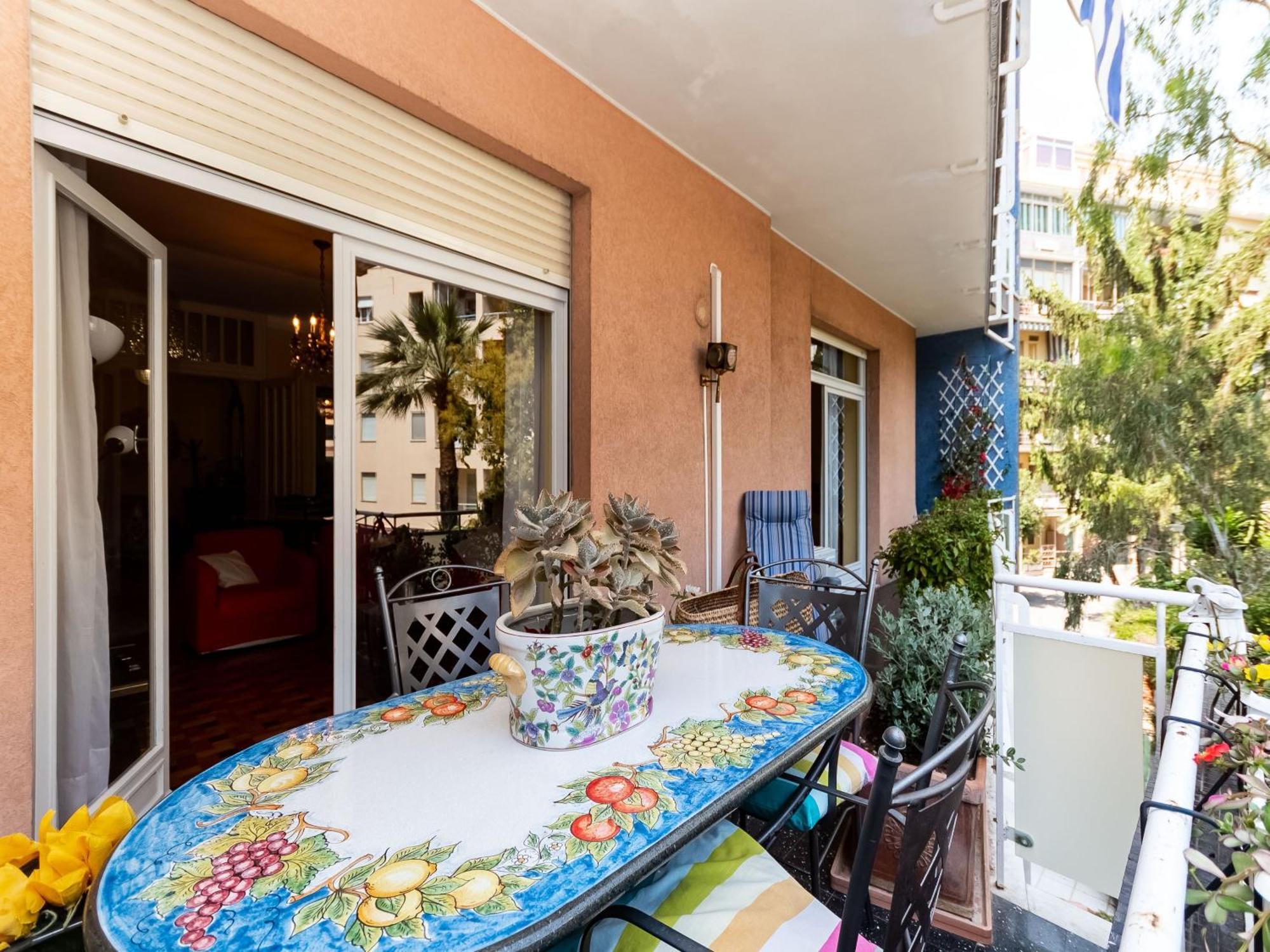 100mq Deluxe - Walk To - Private Parking *