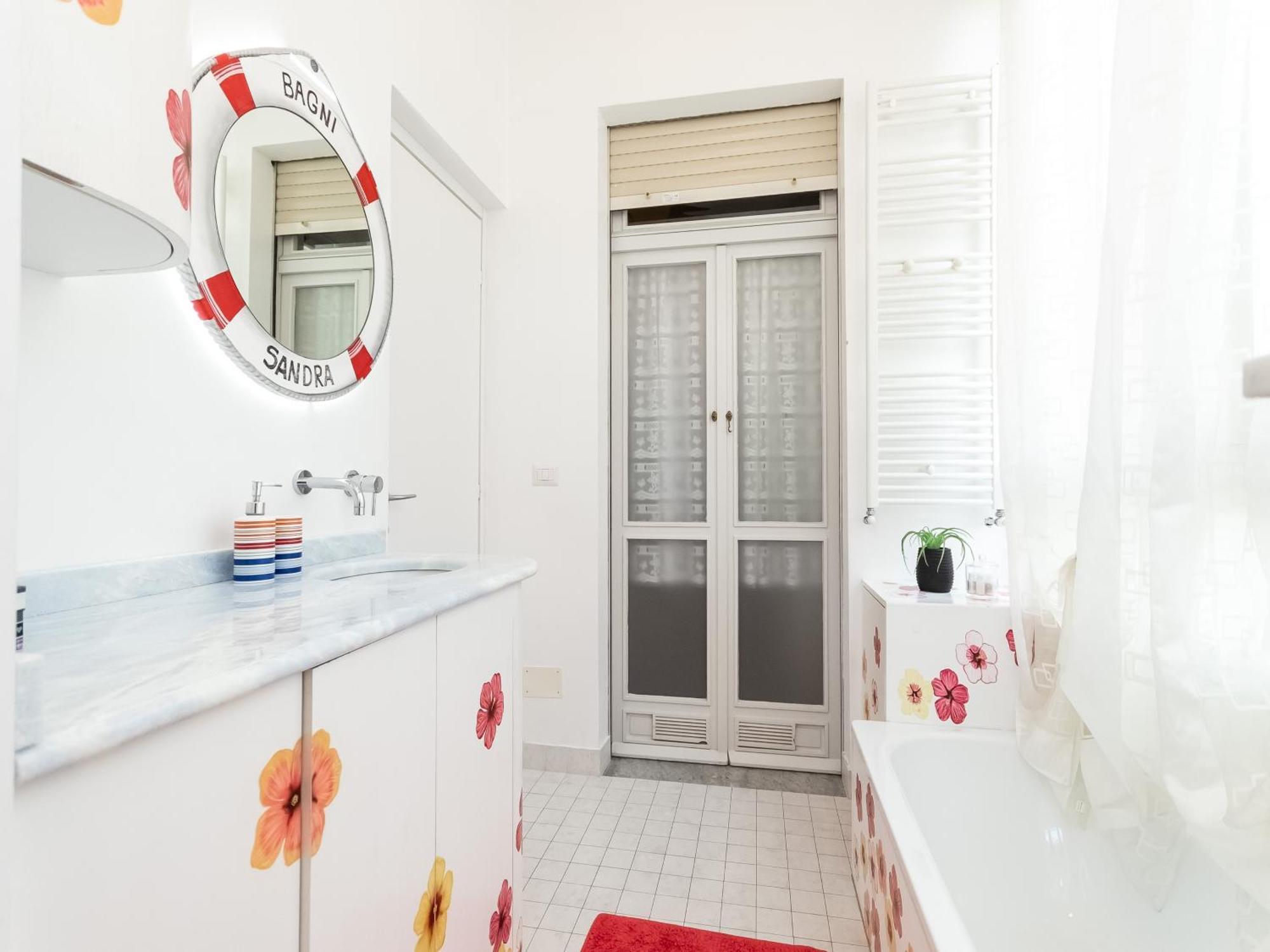 Apartment 100mq Deluxe - Walk To - Private Parking