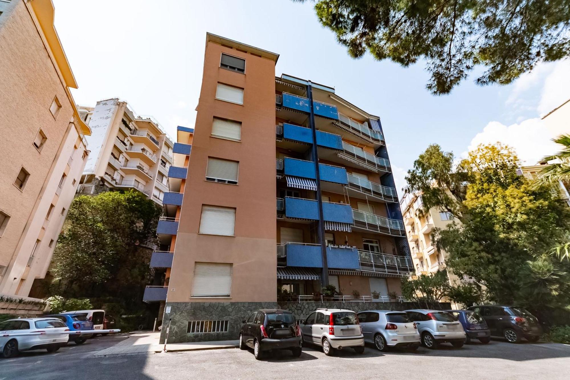 Apartment 100mq Deluxe - Walk To - Private Parking