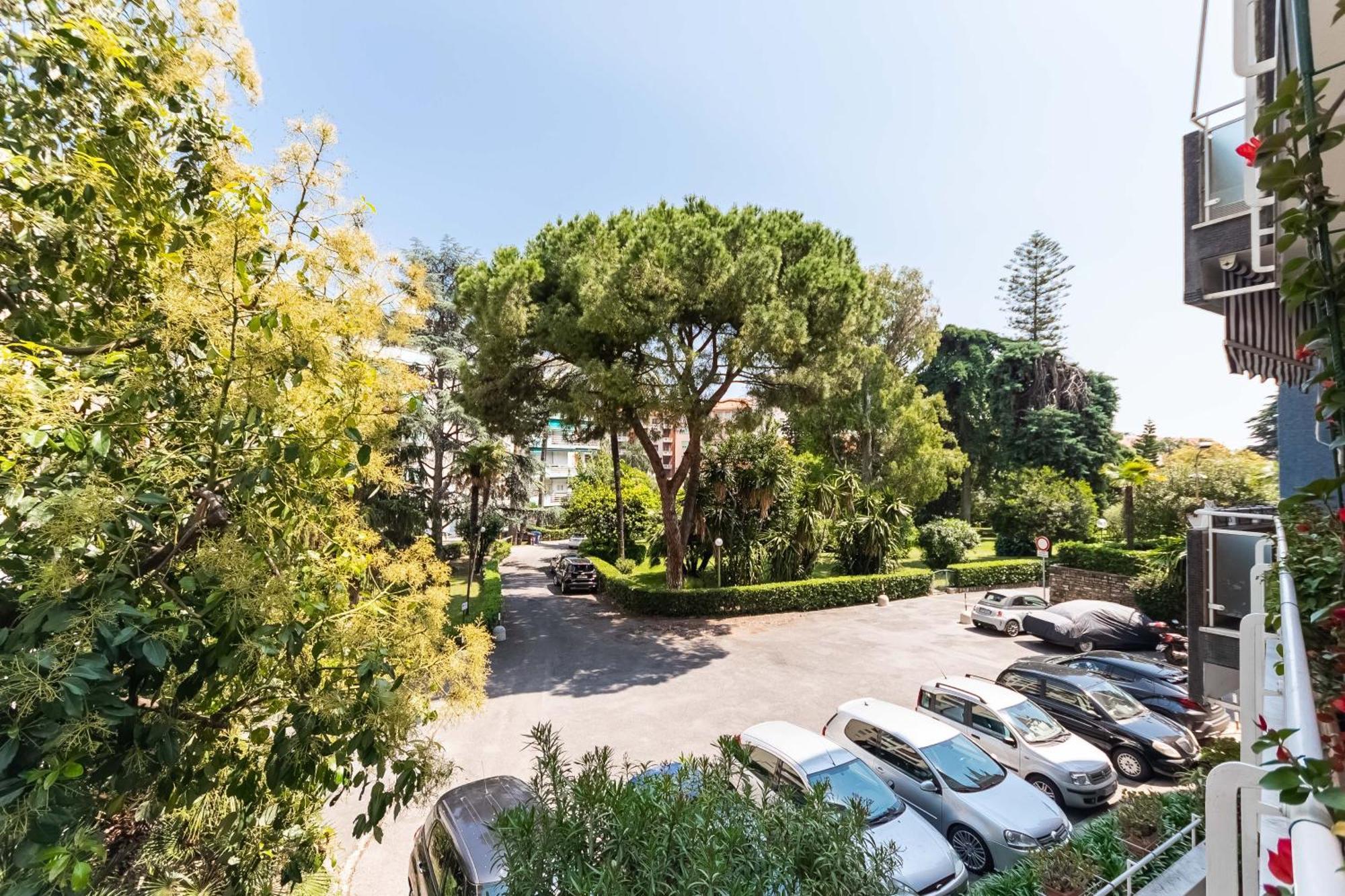 100mq Deluxe - Walk To - Private Parking Apartment