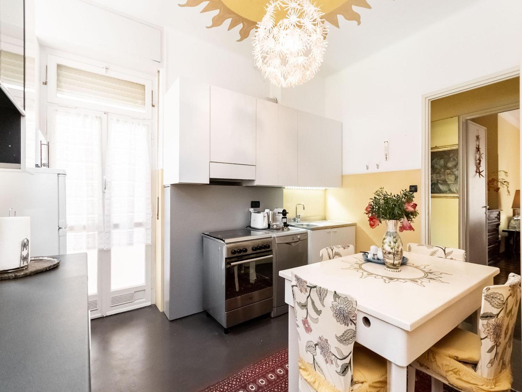 Apartment 100mq Deluxe - Walk To - Private Parking Sanremo