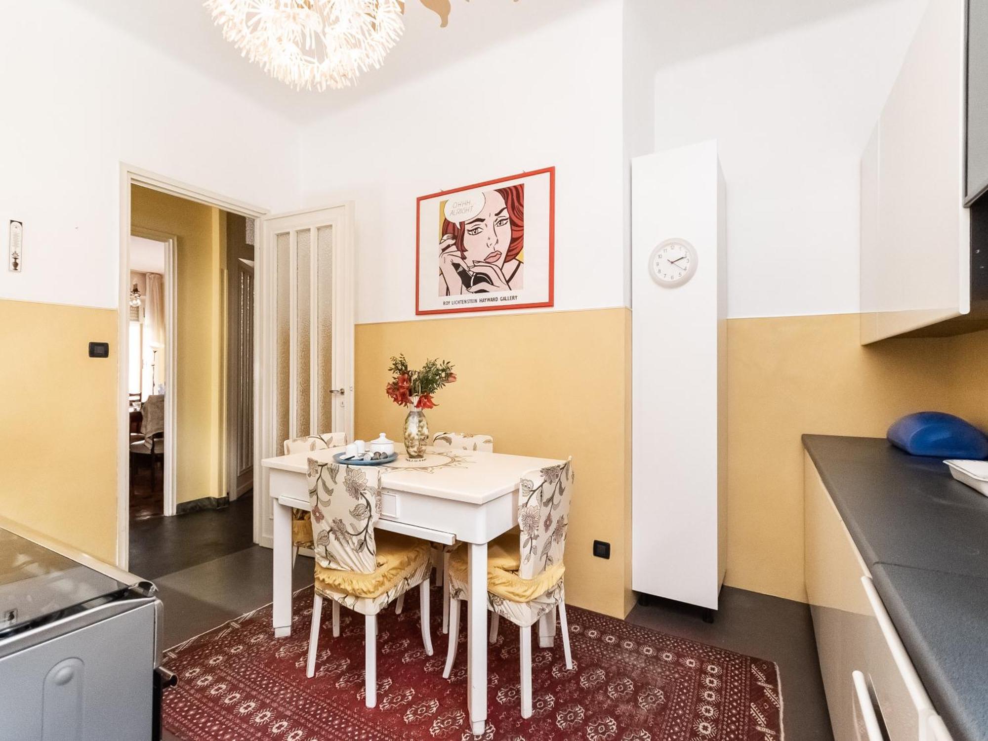 100mq Deluxe - Walk To - Private Parking *