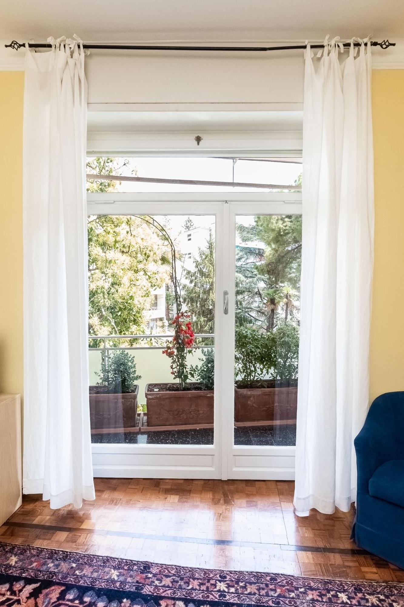 100mq Deluxe - Walk To - Private Parking Apartment
