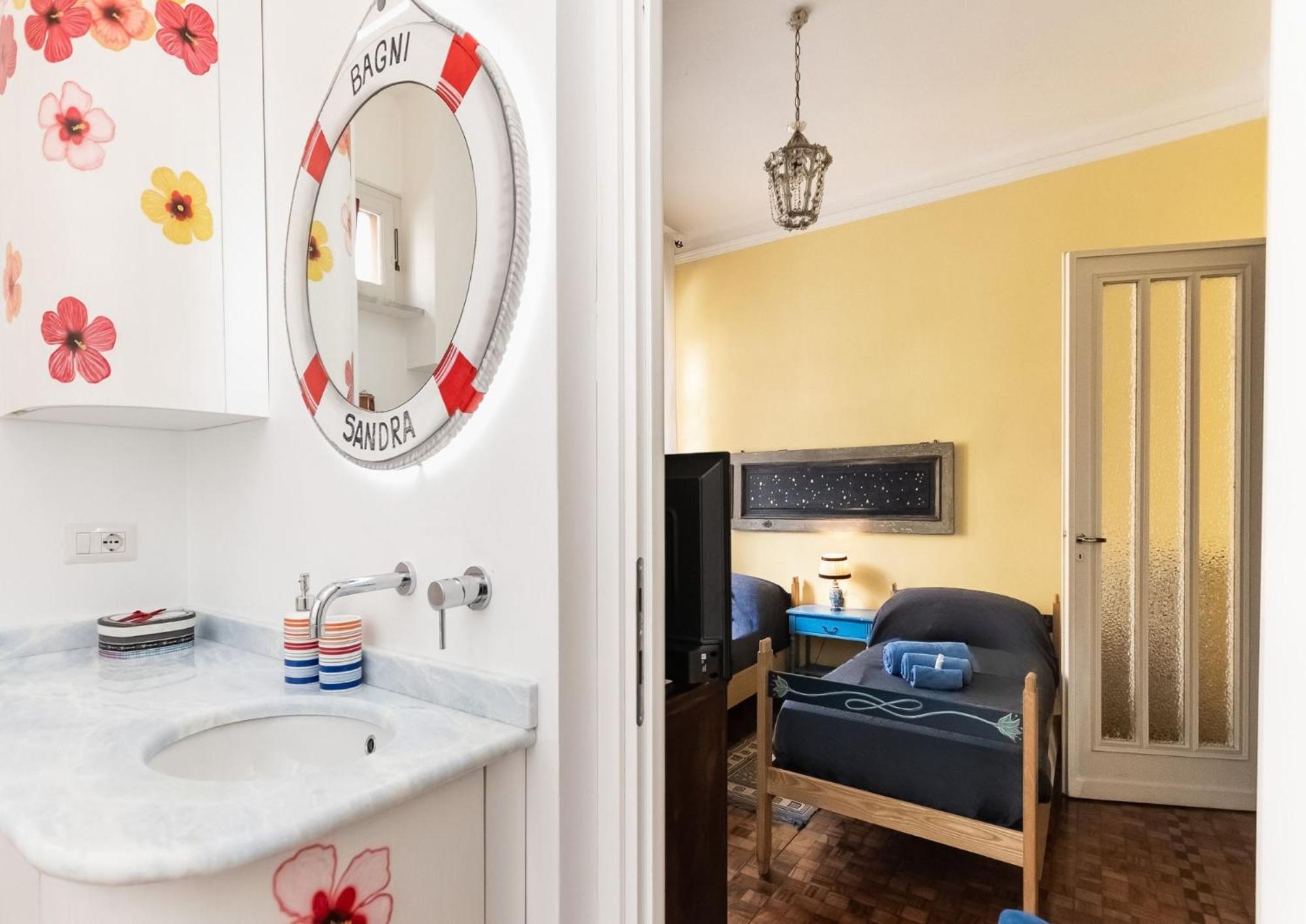 100mq Deluxe - Walk To - Private Parking Apartment Sanremo