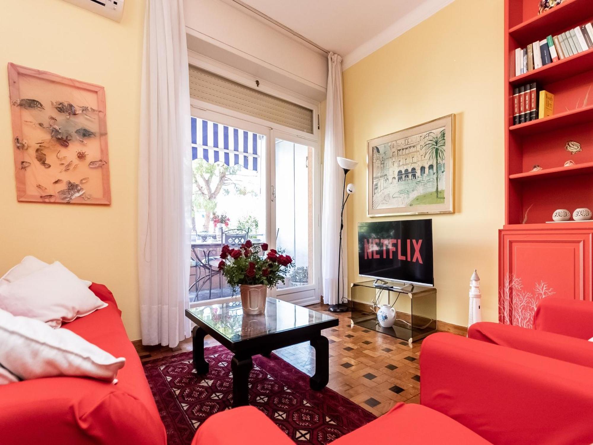 100mq Deluxe - Walk To - Private Parking Apartment
